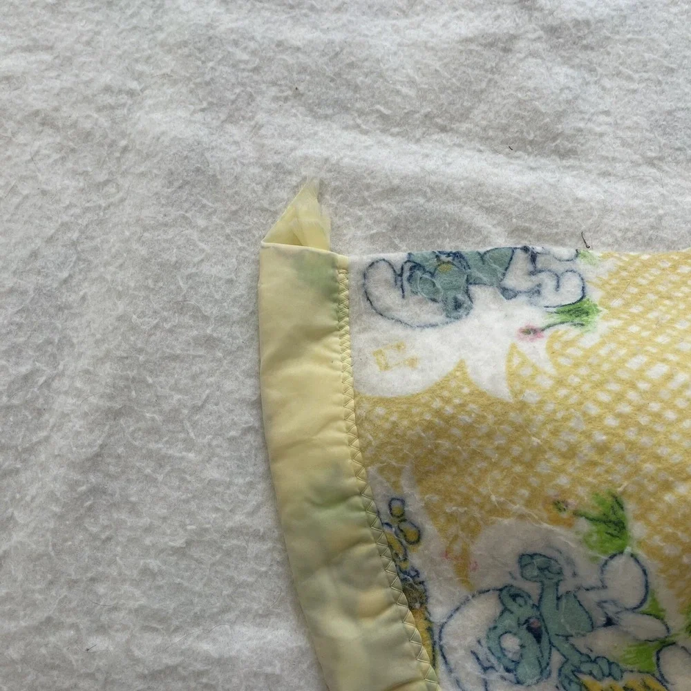 Smurfs Full Blanket Yellow Acrylic Satin Edge Vintage Made in USA 87 x 69 READ